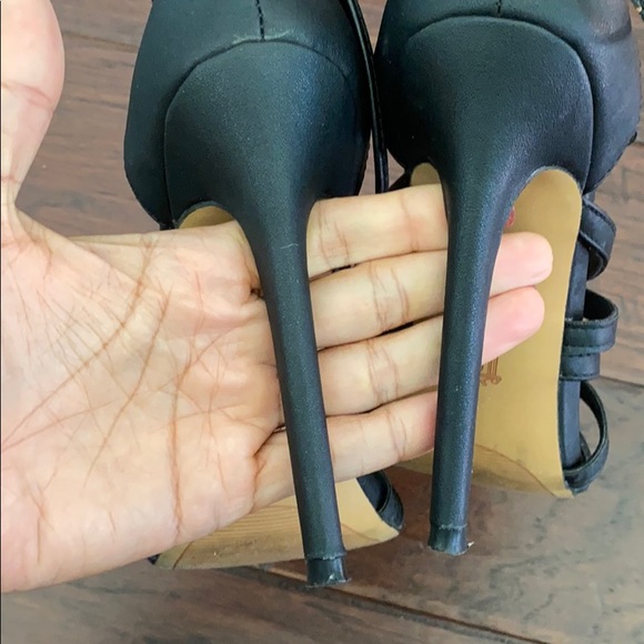 Zigi Soho 'Chorus' Strappy Sandals - Picture 9 of 13